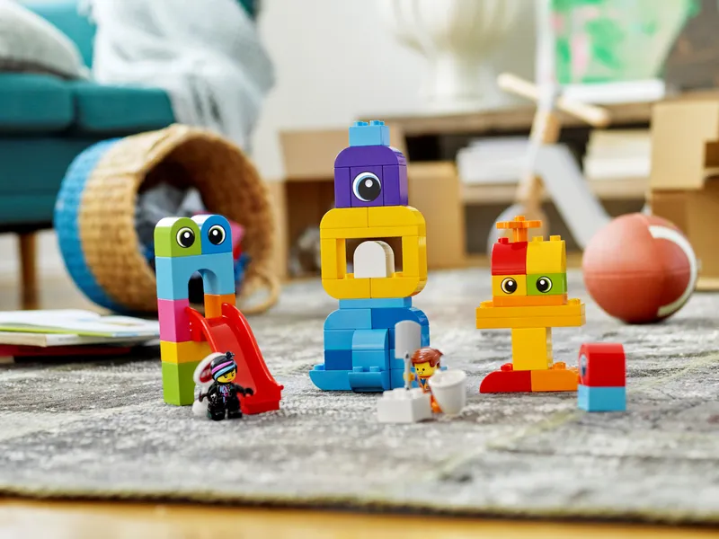 Emmet and Lucy's Visitors from the DUPLO Planet