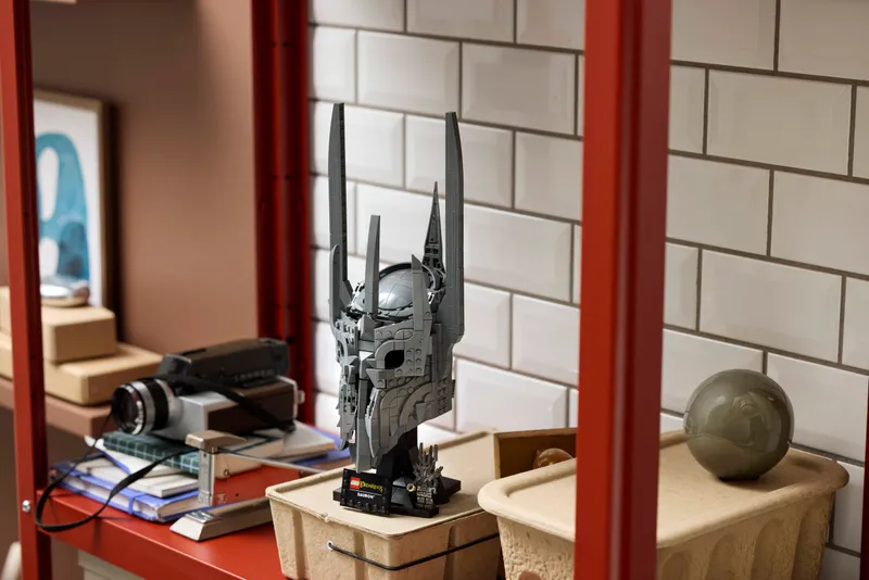 The Lord of the Rings: Sauron's Helmet