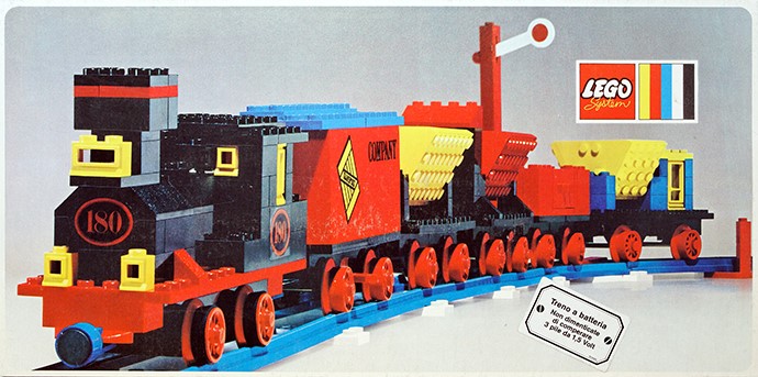 Train with 5 Wagons and Circle of Track