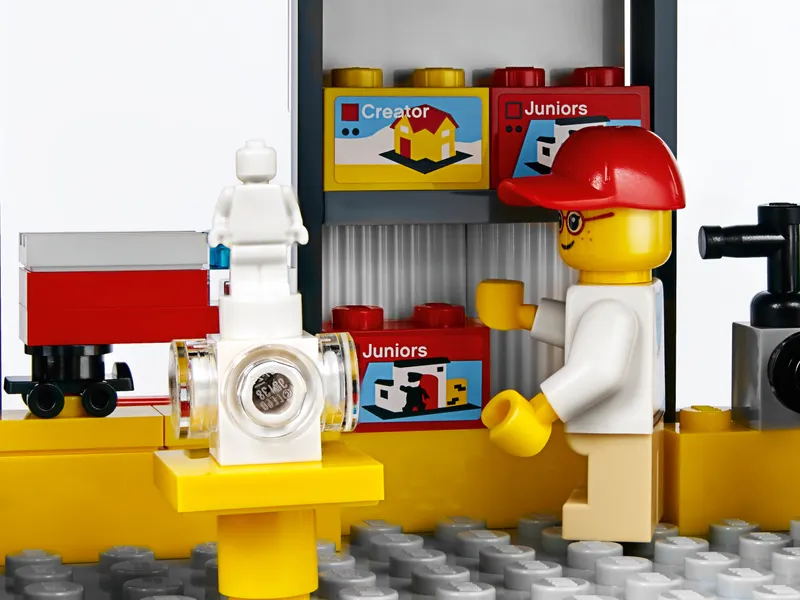 LEGO Brand Store LEGO Brand Store
