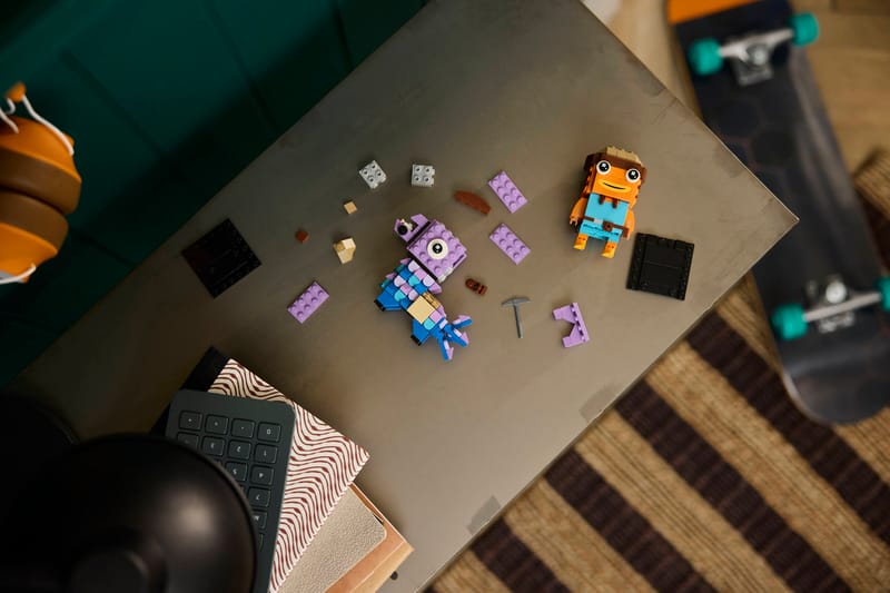 Supply Llama &amp; Fishstick Figures