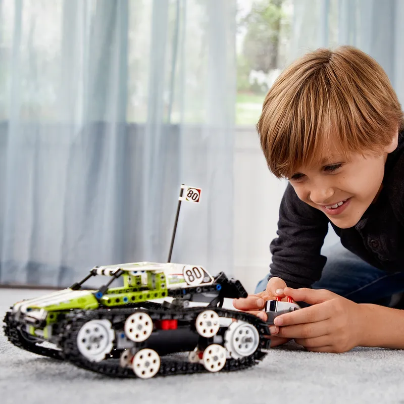 RC Tracked Racer RC Tracked Racer