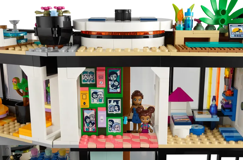 Andrea's Modern Mansion Andrea's Modern Mansion