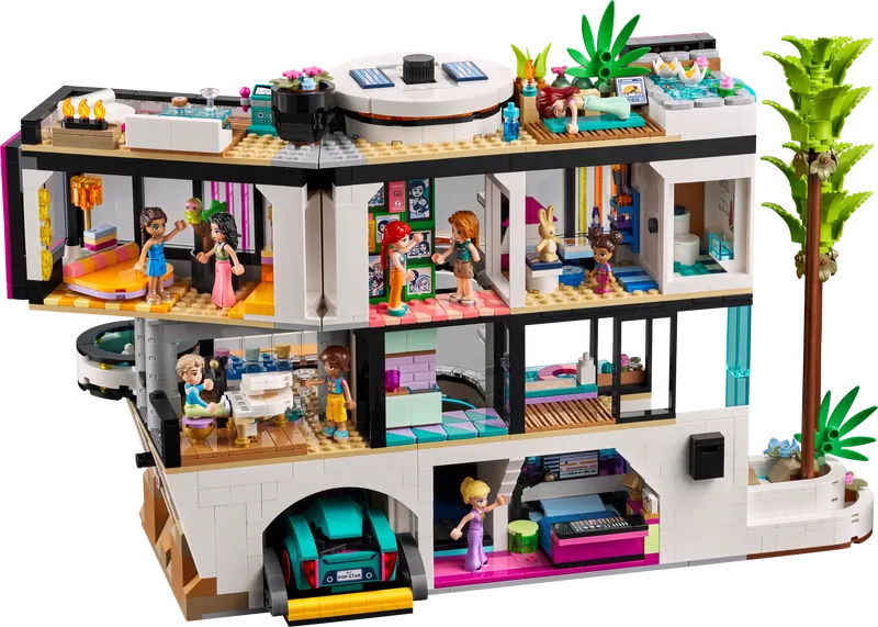 Andrea's Modern Mansion Andrea's Modern Mansion