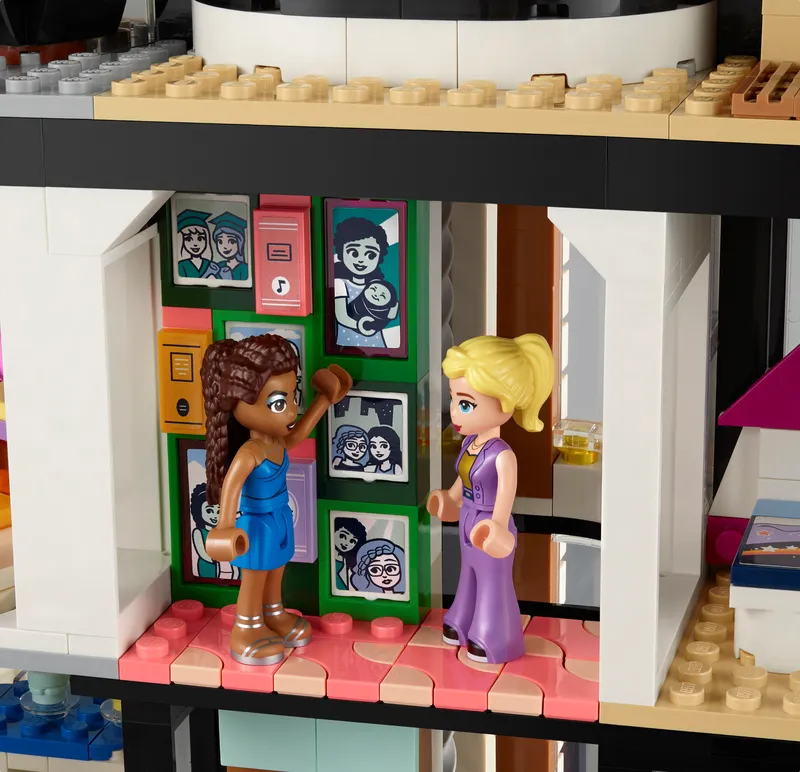 Andrea's Modern Mansion Andrea's Modern Mansion
