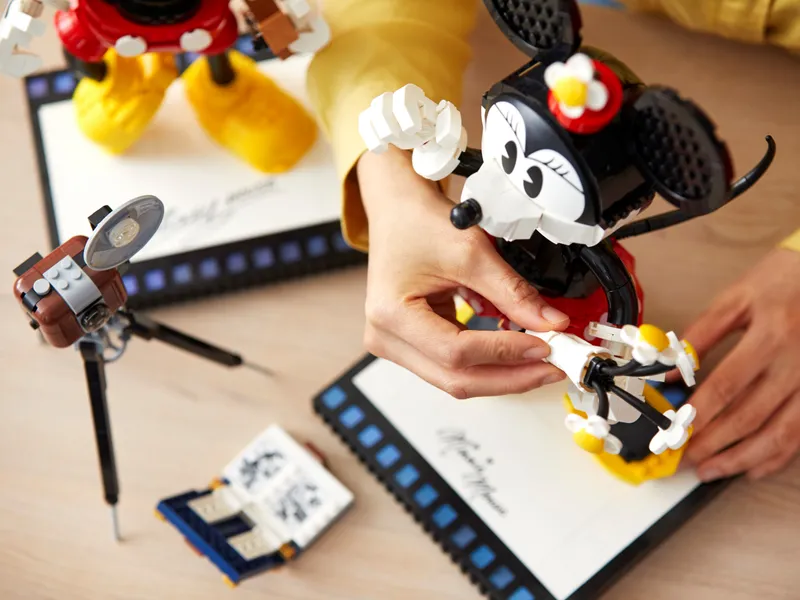 Mickey Mouse & Minnie Mouse Mickey Mouse & Minnie Mouse
