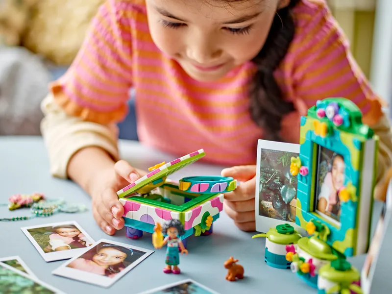 Mirabel's Photo Frame and Jewelry Box Mirabel's Photo Frame and Jewelry Box