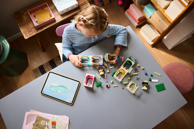 Mini Belle &amp; Tiana with Castle