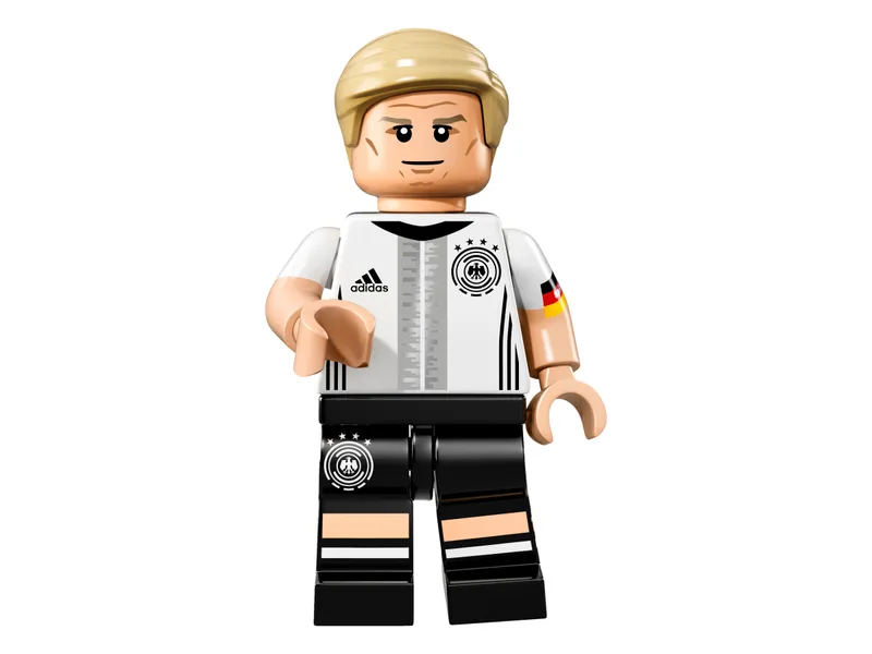 Toni Kroos (18)