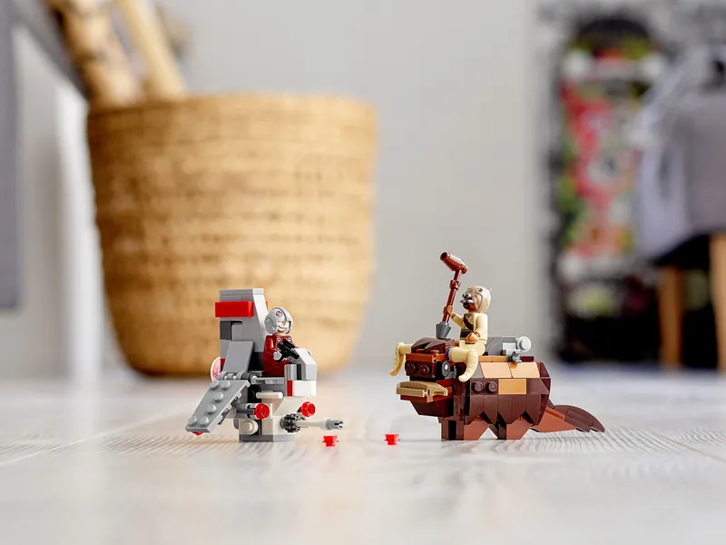 T-16 Skyhopper vs. Bantha Microfighters