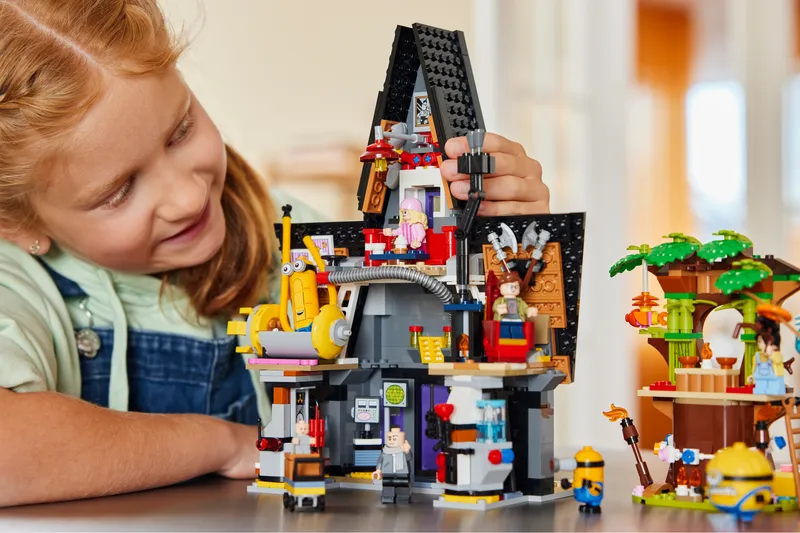 Minions and Gru's Family Mansion