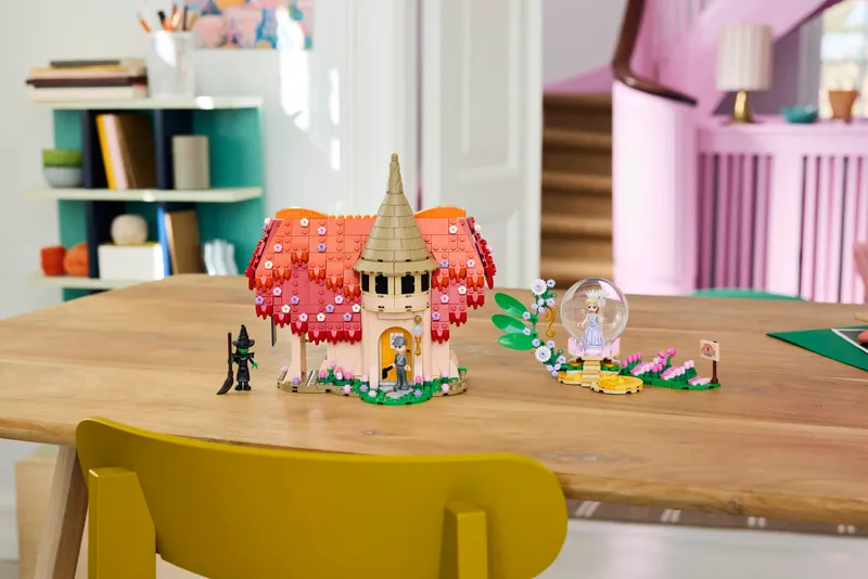 Glinda & Elphaba Visit Munchkinland
