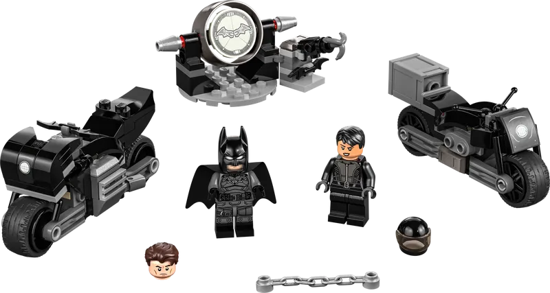 Batman & Selina Kyle Motorcycle Pursuit