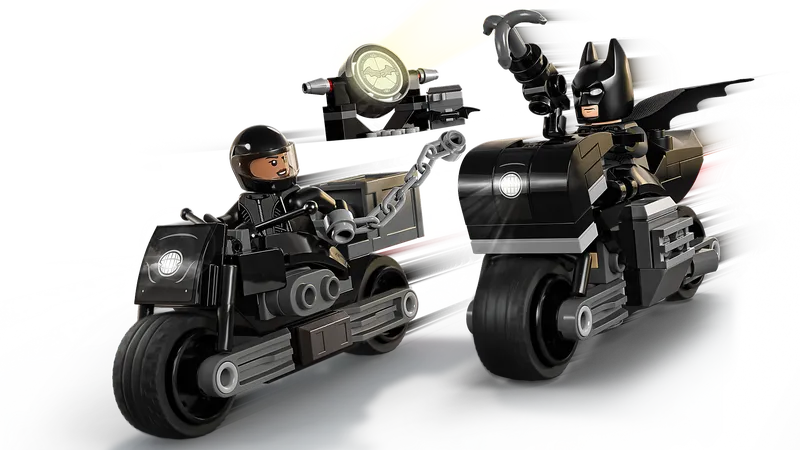 Batman & Selina Kyle Motorcycle Pursuit