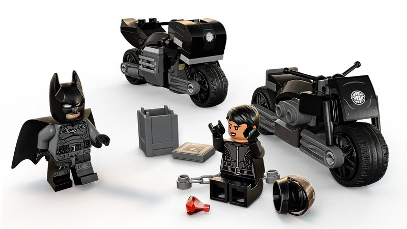 Batman & Selina Kyle Motorcycle Pursuit