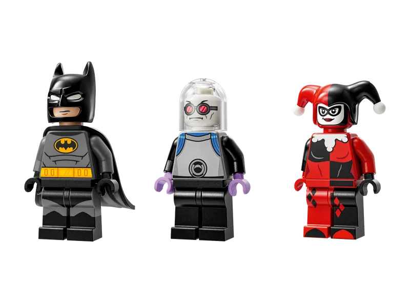 Batman with the Batmobile vs Harley Quinn and Mr. Freeze