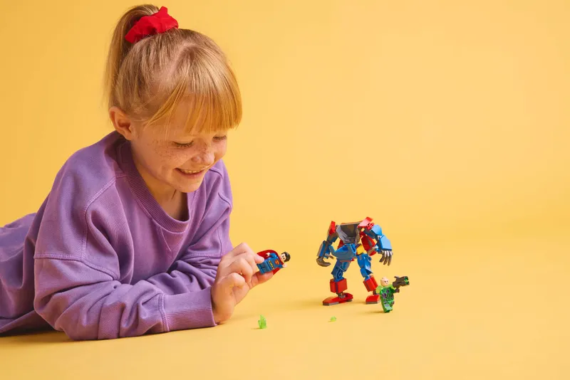 Superman Mech vs. Lex Luthor Superman Mech vs. Lex Luthor