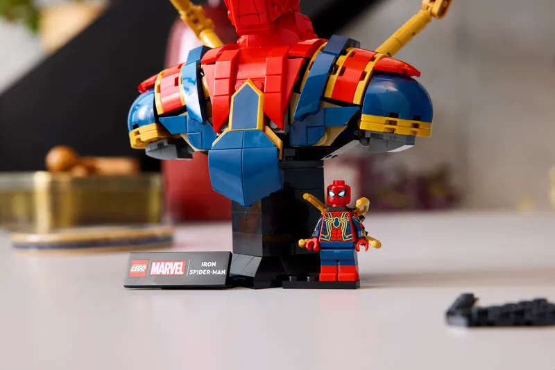 Iron Spider-Man Bust Iron Spider-Man Bust