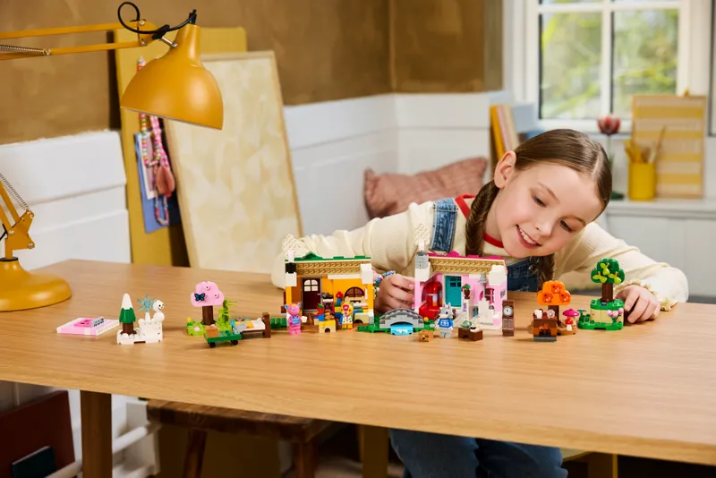 Creative Houses: Seasons of Fun