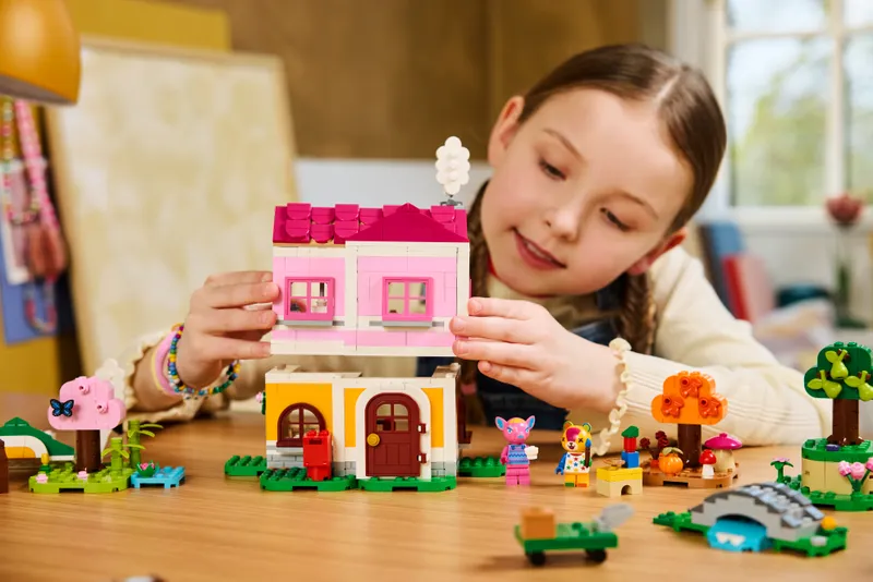 Creative Houses: Seasons of Fun