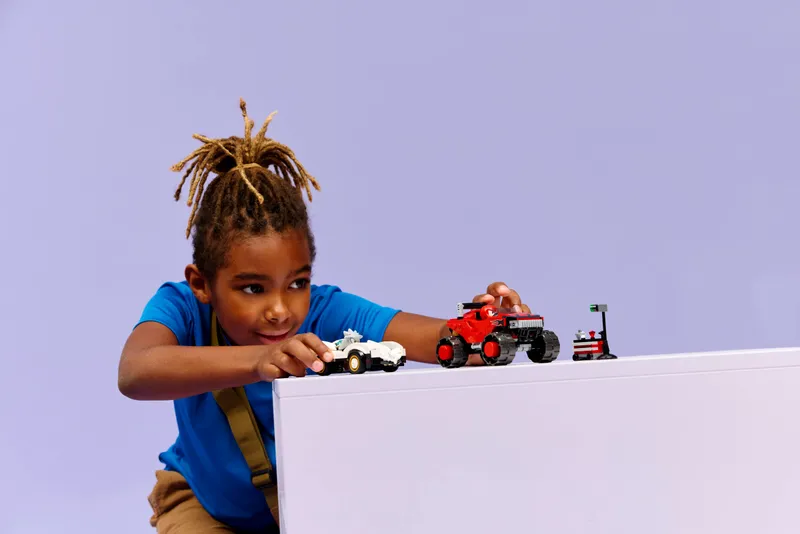 Silver's car vs. Knuckles' Monster Truck